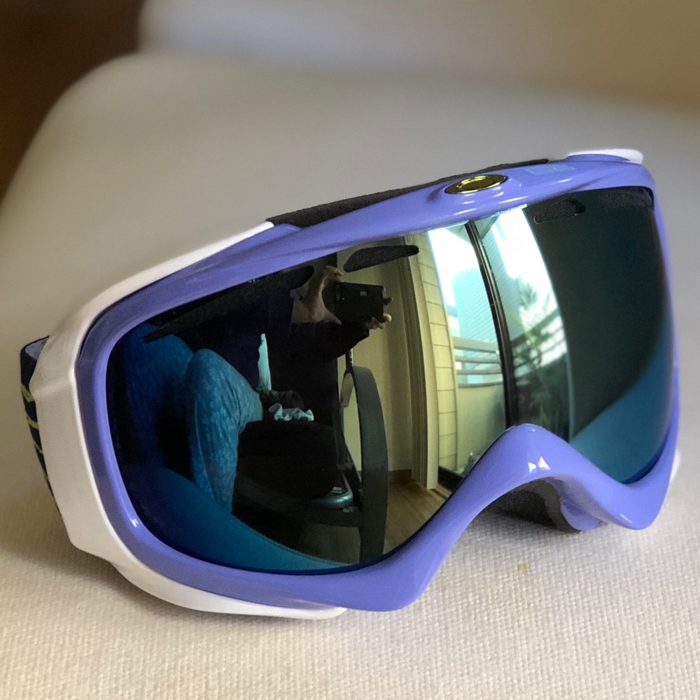 Oakley women’s snowboarding goggles
